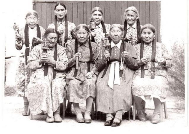 Куклы в народных костюмах №7 Кукла в калмыцком праздничном костюме