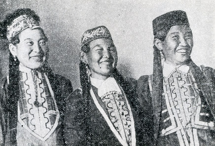 Куклы в народных костюмах №7 Кукла в калмыцком праздничном костюме