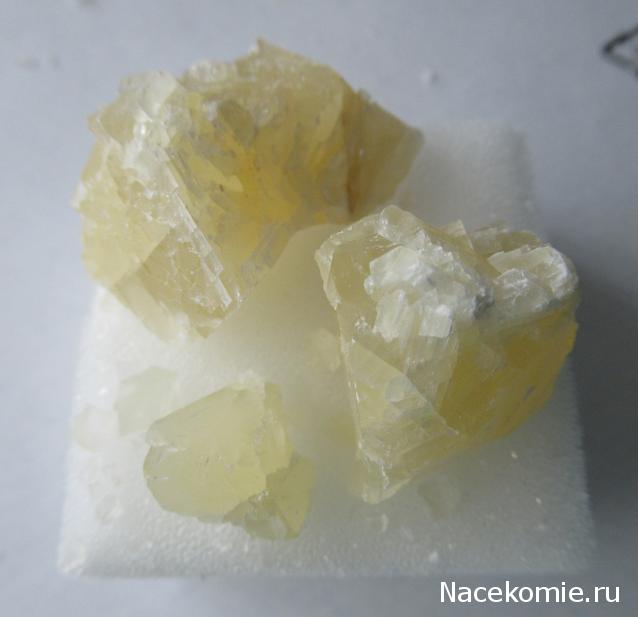 Минералы Подземные Богатства №17 - Желтый Кальцит