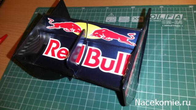 Болид Формулы-1 Red Bull Racing's RB7 1/7