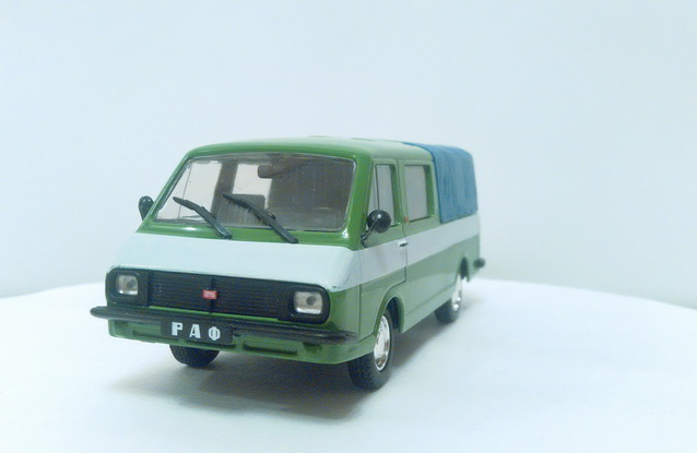 Автолегенды СССР и Соцстран №234 РАФ-2909