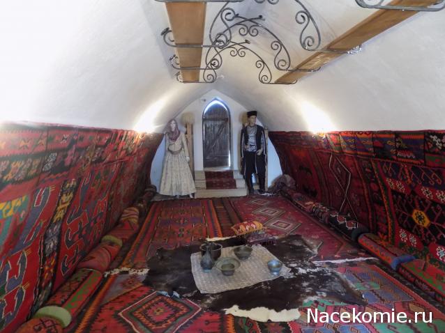 Куклы в народных костюмах №32 Кукла в азербайджанском праздничном костюме