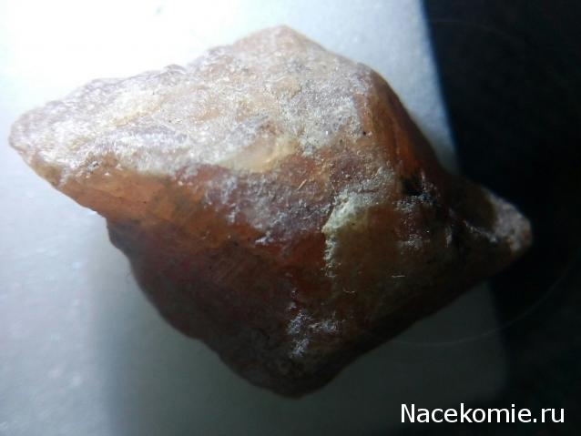 Минералы Подземные Богатства №67 - Гессонит