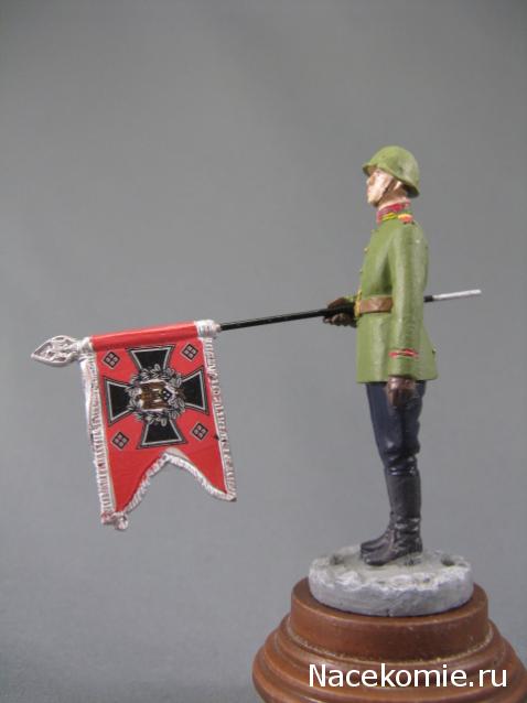 Солдаты ВОВ №160 - Красноармеец с трофейным немецким знаменем, парад Победы 1945 г.