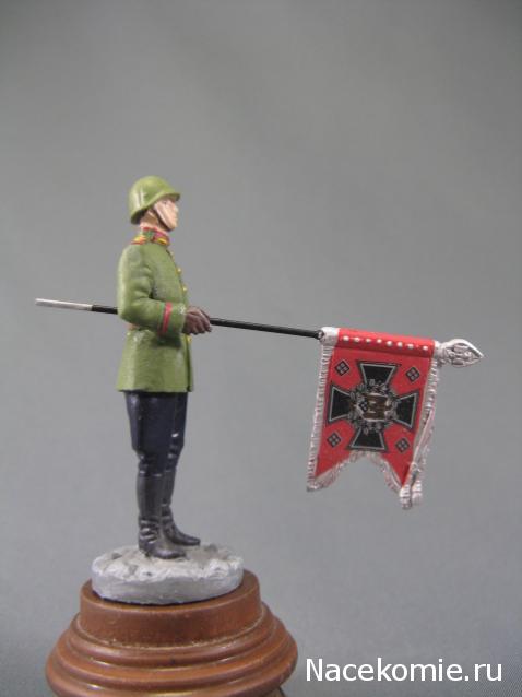 Солдаты ВОВ №160 - Красноармеец с трофейным немецким знаменем, парад Победы 1945 г.