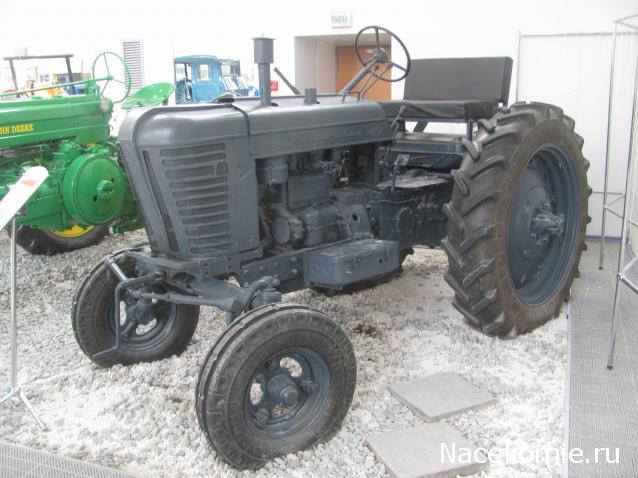 Тракторные музеи/выставки/памятники