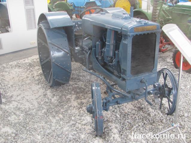 Тракторные музеи/выставки/памятники