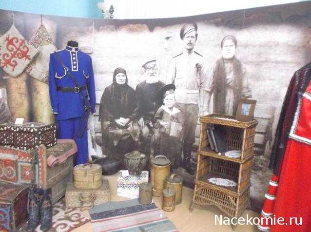 Куклы в народных костюмах №55 Кукла в девичьем костюме Астраханской губернии