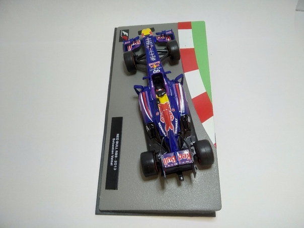 Formula 1 №8 - Red Bull RB 9 Себастьян Феттель (2013)