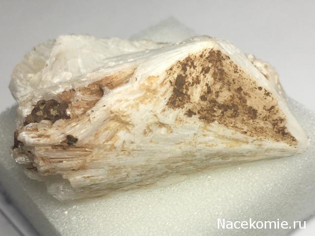 Минералы Подземные Богатства №88 - Стильбит