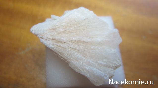 Минералы Подземные Богатства №88 - Стильбит