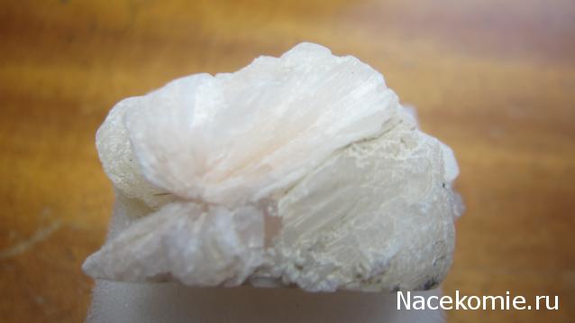 Минералы Подземные Богатства №88 - Стильбит