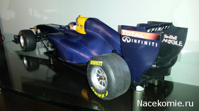 Болид Формулы-1 Red Bull Racing's RB7 1/7