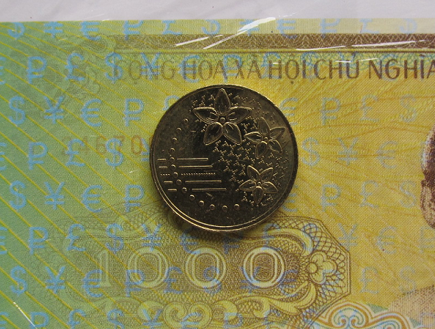 Деньги Мира №27 - Банкнота 1000 донгов (Вьетнам) + монета 1 шиллинг (Кения)