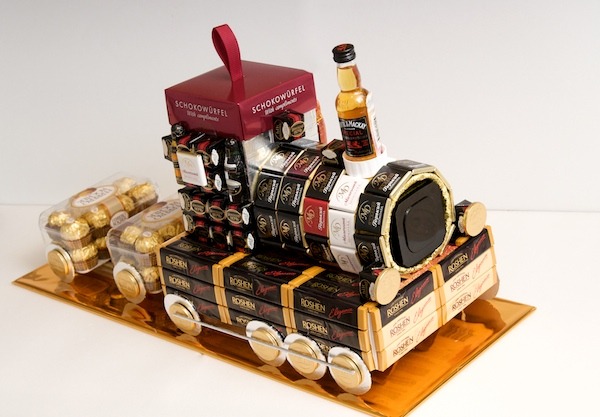 Радиорубка наших поездов: поздравления для всех тех, с кем нам по пути!