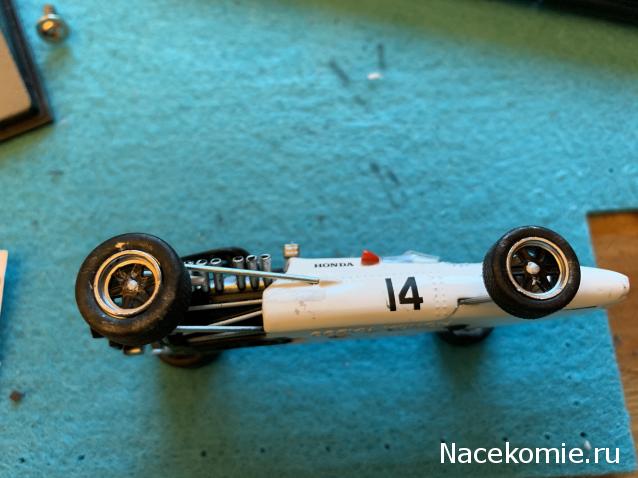 Formula 1 №10 - Honda RA 300 Джон Сёртис (1967)