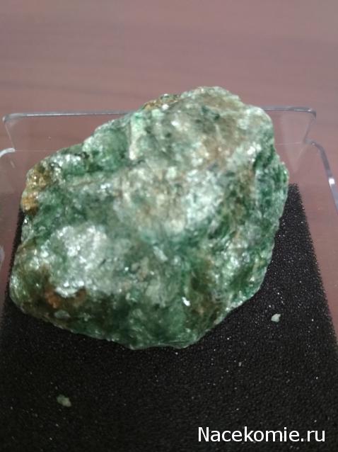 Минералы №15 - Фуксит