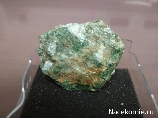 Минералы №15 - Фуксит