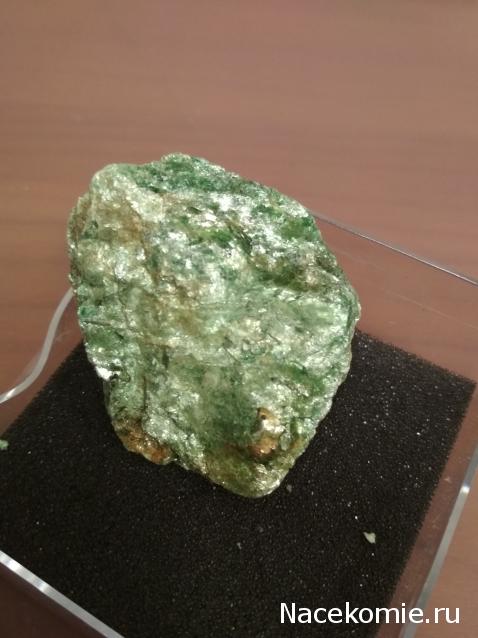 Минералы №15 - Фуксит