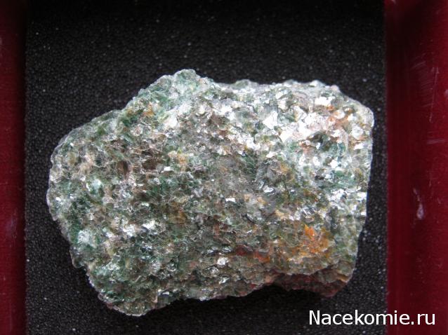 Минералы №15 - Фуксит