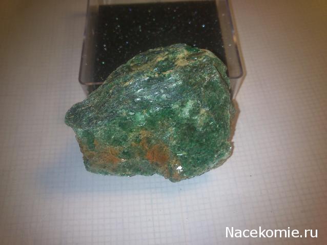 Минералы №15 - Фуксит