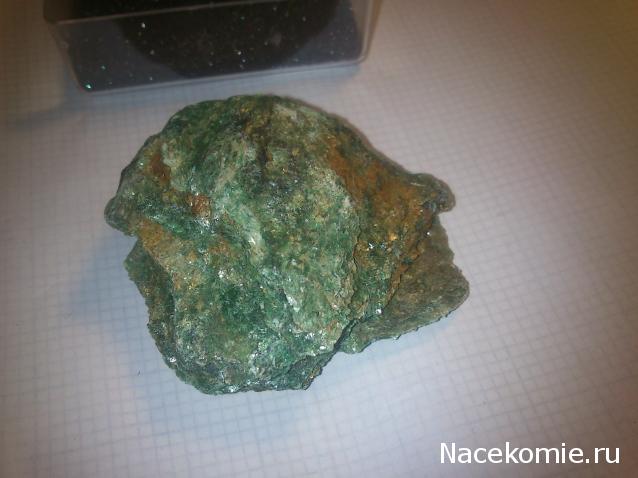 Минералы №15 - Фуксит