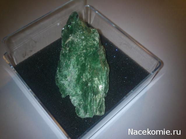 Минералы №15 - Фуксит