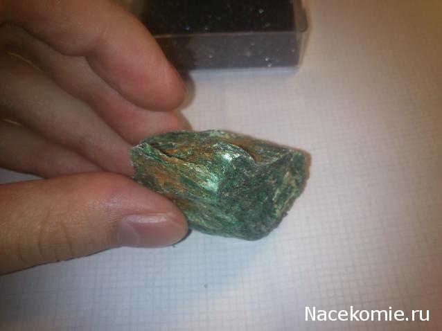 Минералы №15 - Фуксит