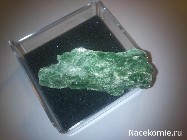 Минералы №15 - Фуксит