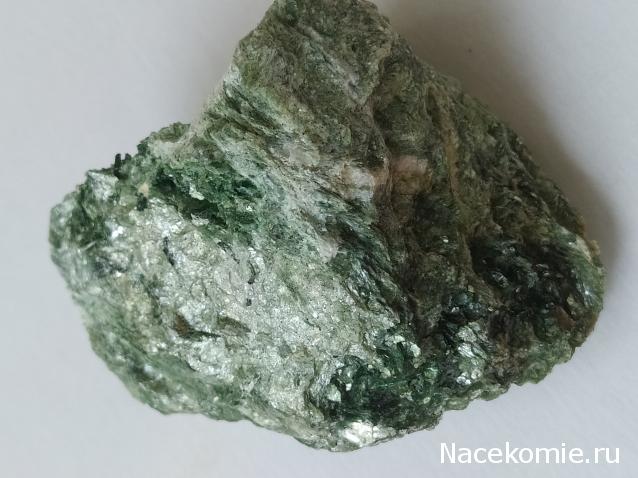 Минералы №15 - Фуксит