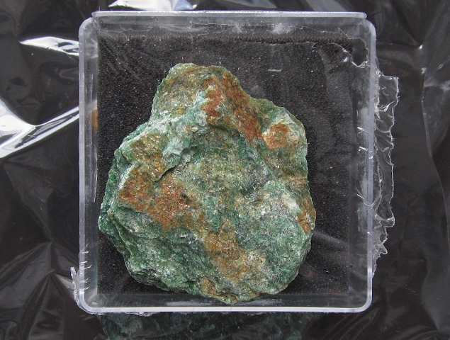 Минералы №15 - Фуксит