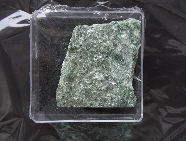 Минералы №15 - Фуксит