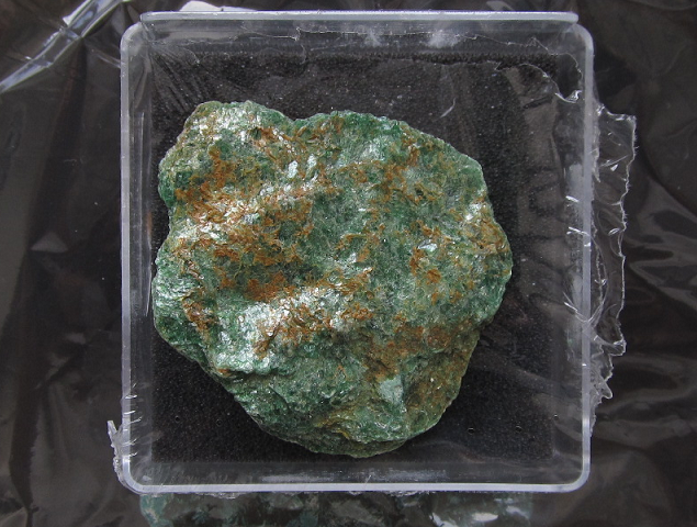 Минералы №15 - Фуксит