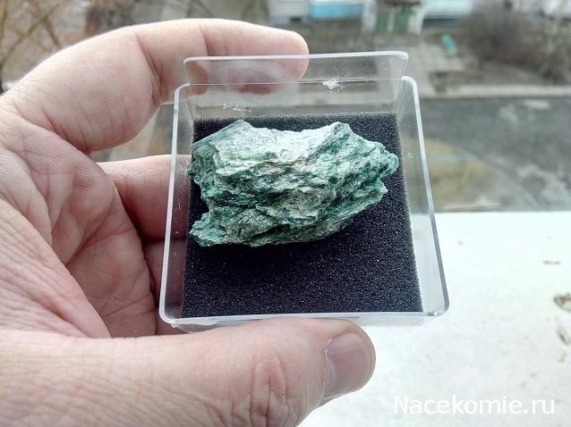 Минералы №15 - Фуксит