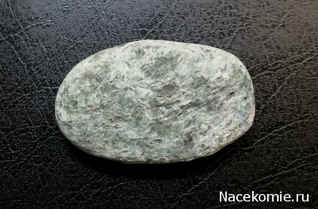 Минералы №15 - Фуксит