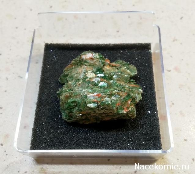 Минералы №15 - Фуксит