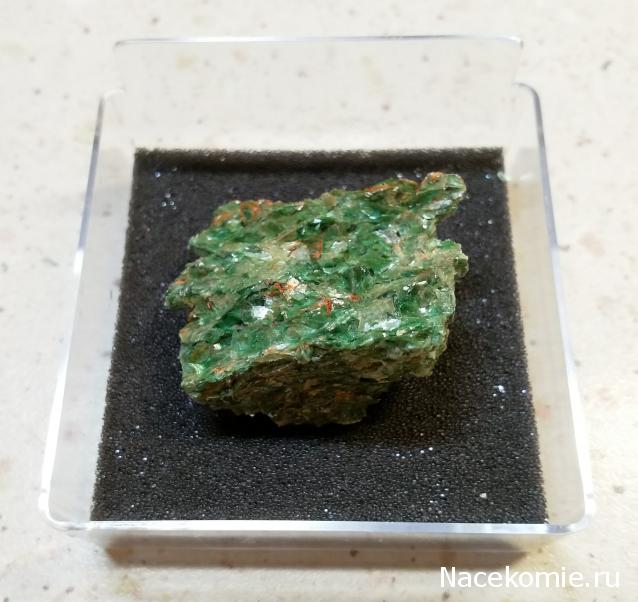 Минералы №15 - Фуксит