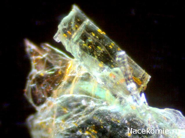 Минералы №15 - Фуксит