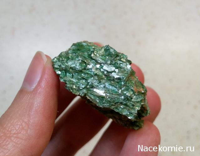 Минералы №15 - Фуксит