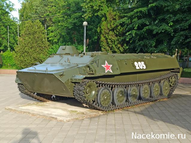 Краснодар. Площадка с военной техникой в парке Победы.