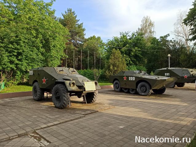 Краснодар. Площадка с военной техникой в парке Победы.