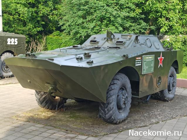 Краснодар. Площадка с военной техникой в парке Победы.