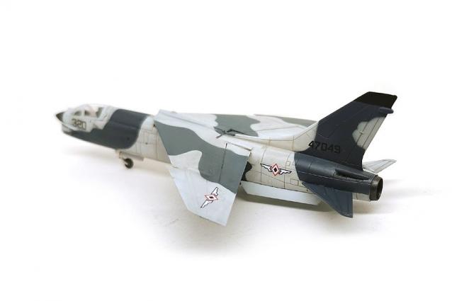 F-Toys VS13 F-8 Crusader и МиГ-21Ф 1/144