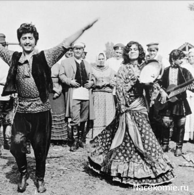 Куклы в народных костюмах №67 Кукла в цыганском девичьем костюме