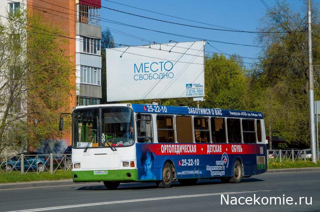 Реклама на борту пассажирского транспорта.