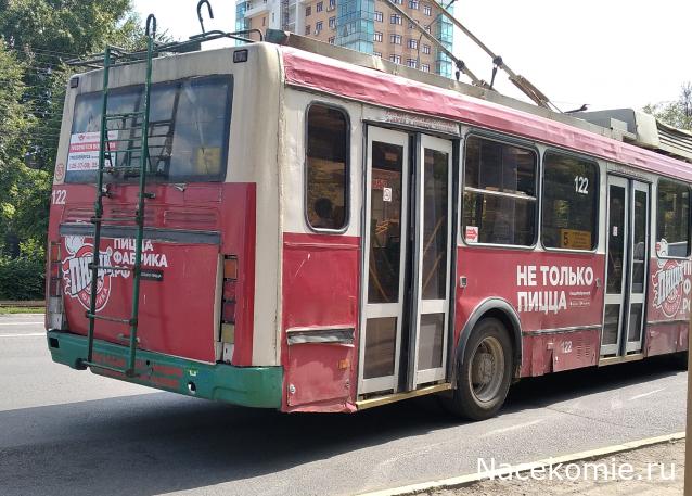 Реклама на борту пассажирского транспорта.