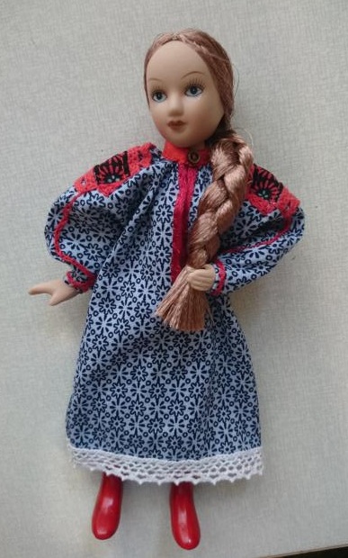 Куклы в народных костюмах №37 Кукла в девичьем костюме старообрядцев-"поляков" Томской губернии