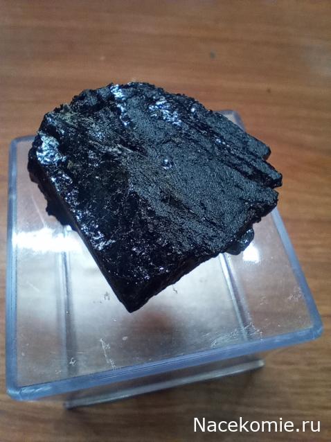 Камни и Минералы. Тайны Недр №18 - Шерл