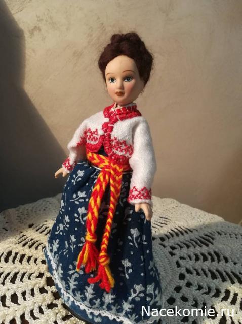 Куклы в народных костюмах №5 Кукла в зимнем костюме Архангельской губернии