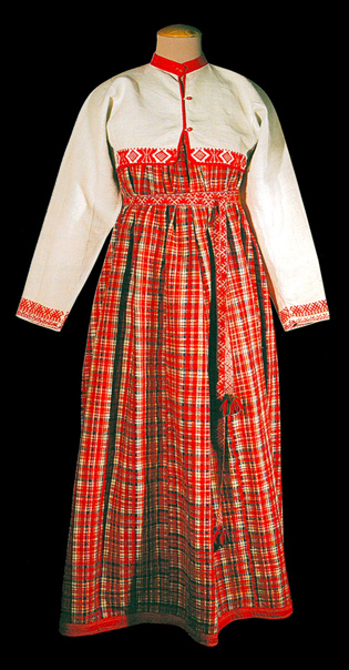 Куклы в народных костюмах №5 Кукла в зимнем костюме Архангельской губернии